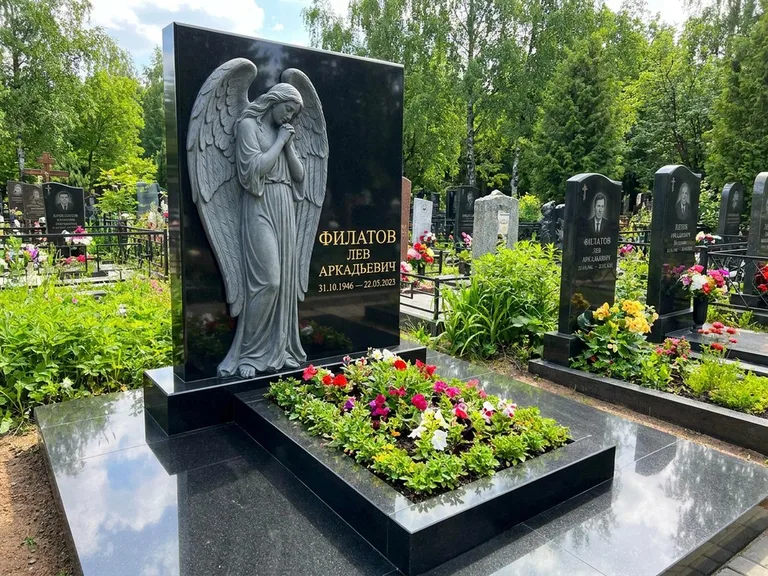 Памятник с барельефом — выполненная работа 31 в Воронеже