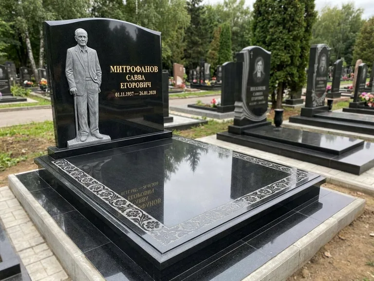 Памятник с барельефом — выполненная работа 48 в Воронеже