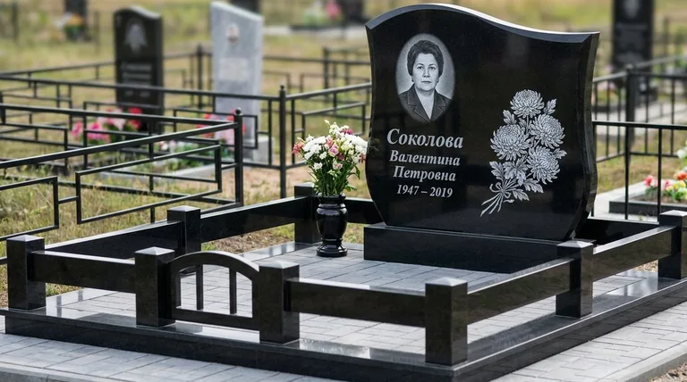 Памятник с гравировкой хризантем — выполненная работа «Соколова» в Воронеже