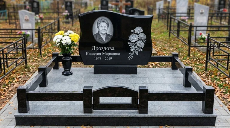 Памятник с гравировкой хризантем — выполненная работа «Дроздова» в Воронеже