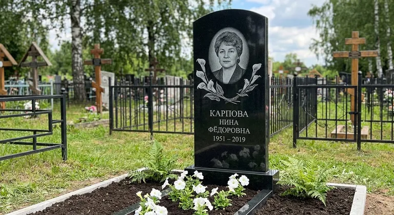 Памятник с гравировкой калл — выполненная работа «Карпова» в Воронеже