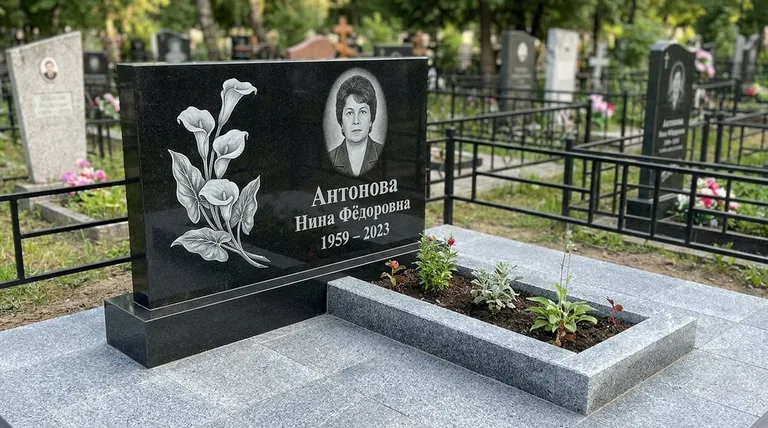 Памятник с гравировкой калл — выполненная работа «Антонова» в Воронеже