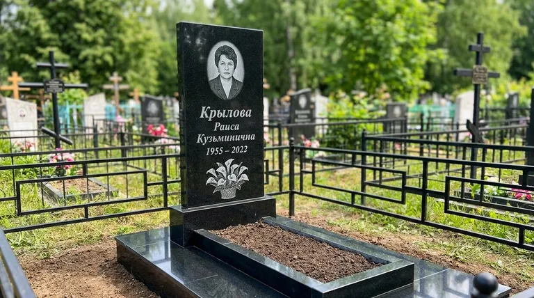 Памятник с гравировкой калл — выполненная работа «Крылова» в Воронеже