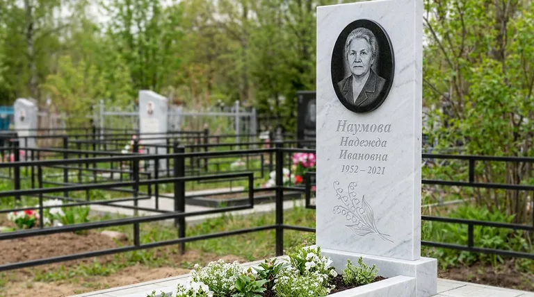 Памятник с гравировкой ландышей — выполненная работа «Наумова» в Воронеже