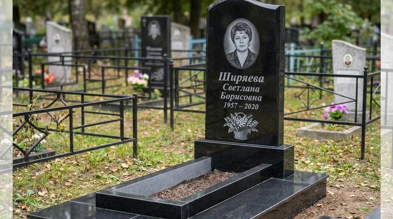 Памятник с гравировкой ландышей — выполненная работа «Ширяева» в Воронеже