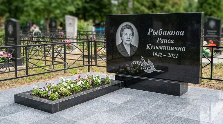 Памятник с гравировкой ландышей — выполненная работа «Рыбакова» в Воронеже