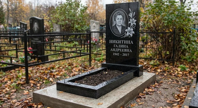 Гравировка лилий на памятник в Воронеже — пример работы на граните
