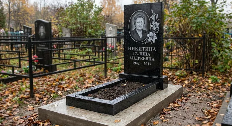Памятник с гравировкой лилий — выполненная работа «Никитина» в Воронеже