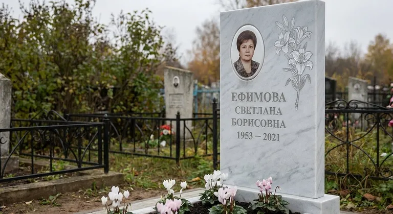 Памятник с гравировкой лилий — выполненная работа «Ефимова» в Воронеже