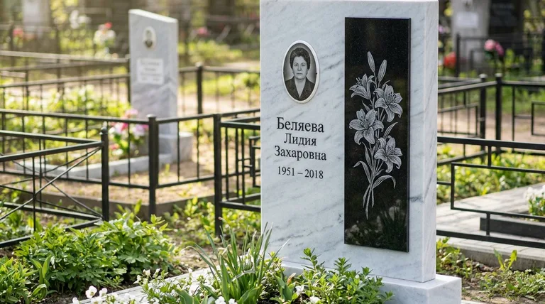 Памятник с гравировкой лилий — выполненная работа «Беляева» в Воронеже