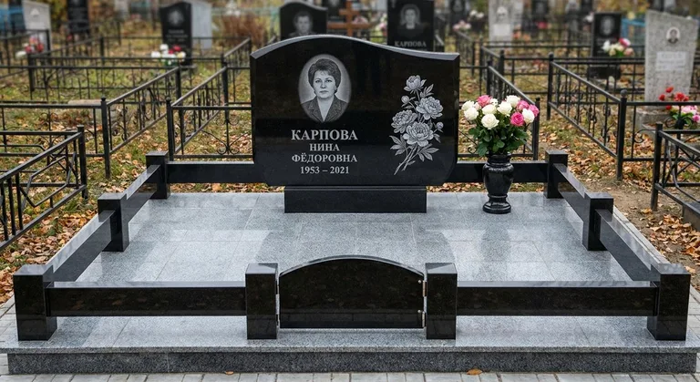 Памятник с гравировкой пионов — выполненная работа «Карпова» в Воронеже