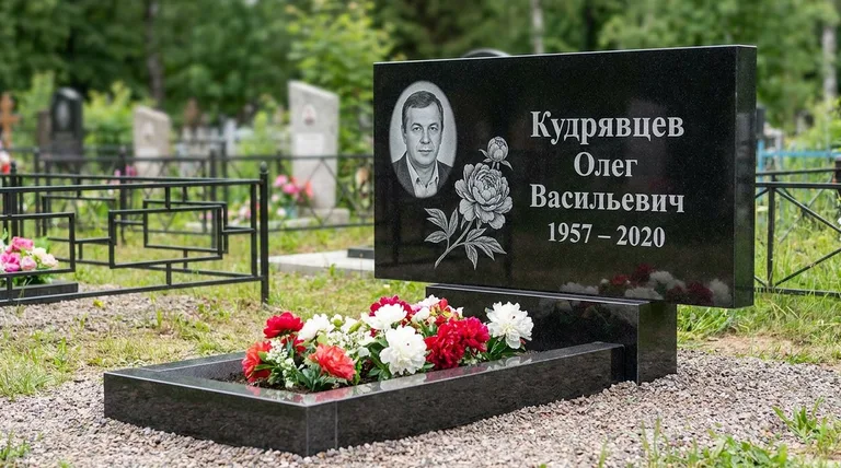 Памятник с гравировкой пионов — выполненная работа «Кудрявцев» в Воронеже