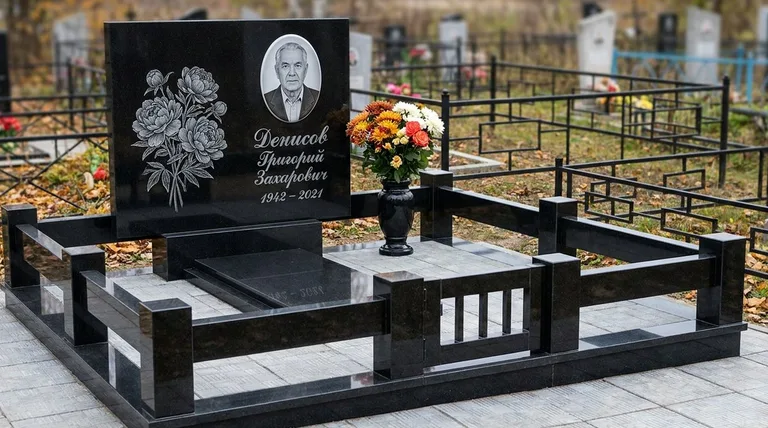 Памятник с гравировкой пионов — выполненная работа «Денисов» в Воронеже
