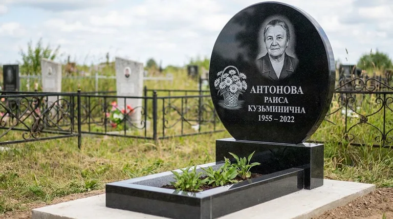 Памятник с гравировкой ромашек — выполненная работа «Антонова» в Воронеже