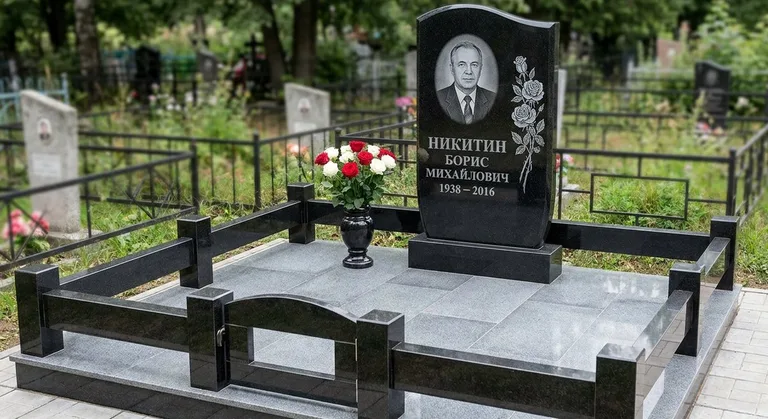 Памятник с гравировкой роз — выполненная работа «Никитин» в Воронеже