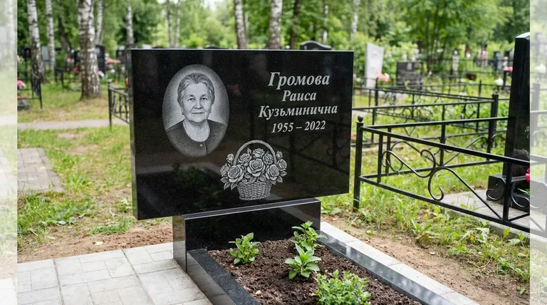 Памятник с гравировкой роз — выполненная работа «Громова» в Воронеже