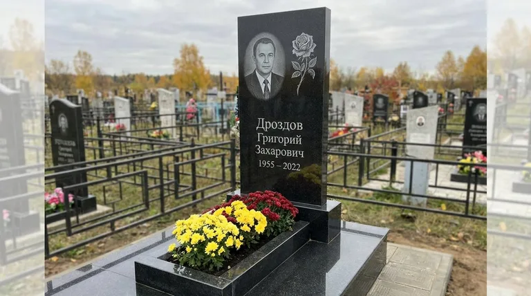 Памятник с гравировкой роз — выполненная работа «Дроздов» в Воронеже