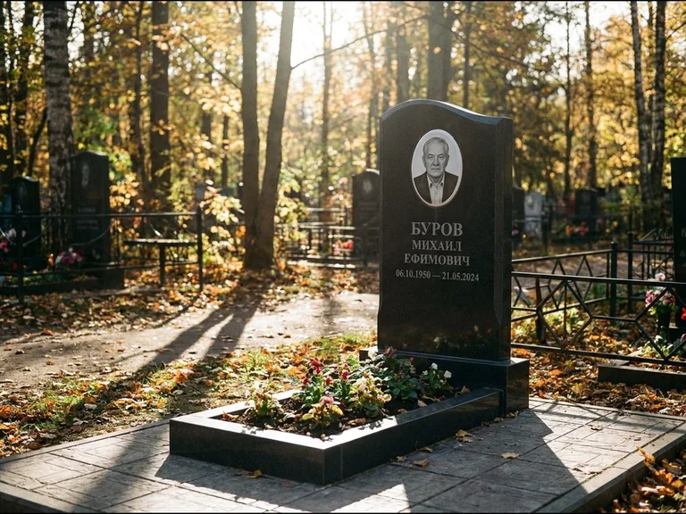 Овальный керамический портрет — установленная работа в Воронеже