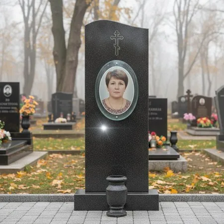 Овальный портрет на стекле 240×300 мм на памятнике в Воронеже