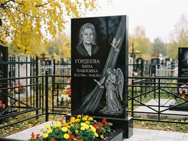Памятник с гравировкой ангела — гравировка ангела с голубем по диагонали стелы, работа «Гордеева» в Воронеже