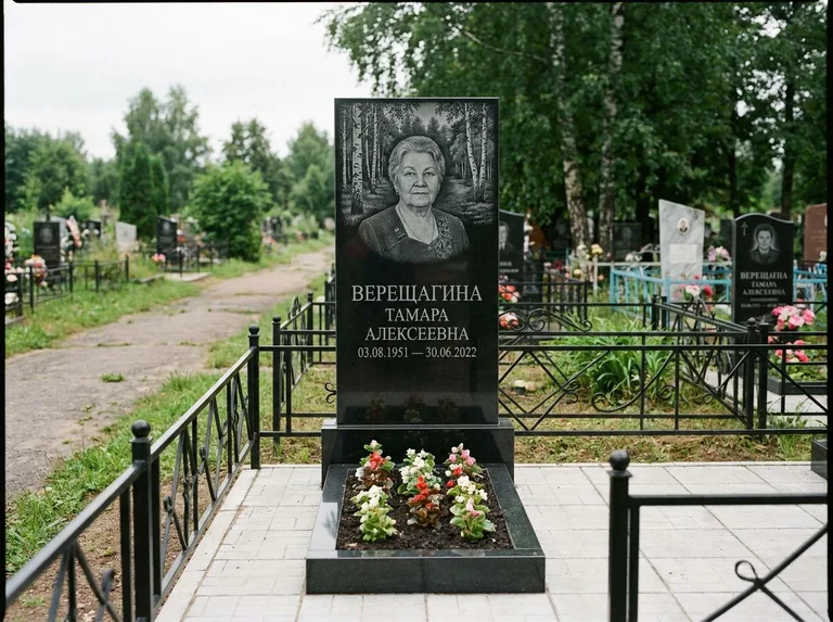 Памятник с гравировкой берёзы — гравировка берёзовой рощи в глубину, работа «Верещагина» в Воронеже