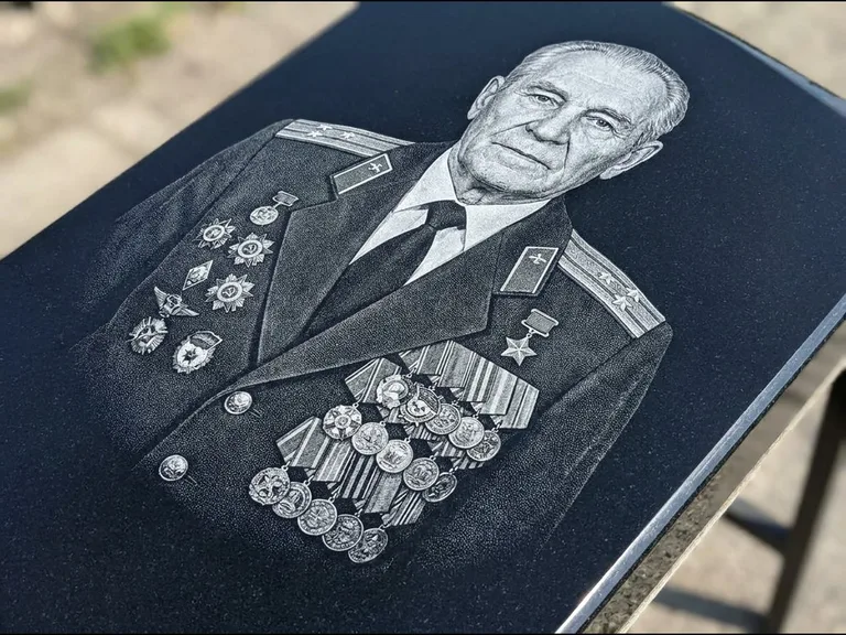 Гравировка фото на памятнике — военный / ветеран в Воронеже
