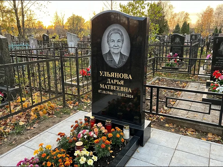 Гравировка портрета на чёрном граните — выполненная работа 12 в Воронеже