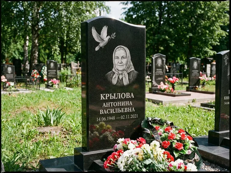 Памятник с гравировкой голубей — гравировка голубей, работа «Крылова» в Воронеже