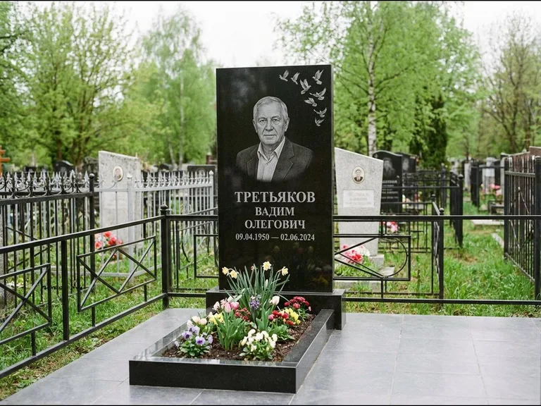 Памятник с гравировкой голубей — гравировка стаи голубей, взлетающей от угла стелы, работа «Третьяков» в Воронеже