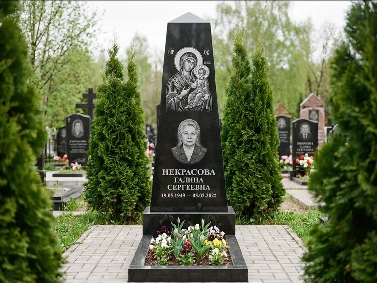 Памятник с гравировкой иконы — образ Николая Чудотворца, работа «Третьяков» в Воронеже