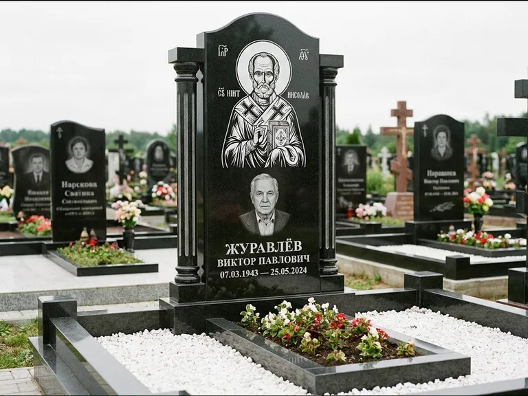 Памятник с гравировкой иконы — икона в резном киоте, работа «Верещагина» в Воронеже
