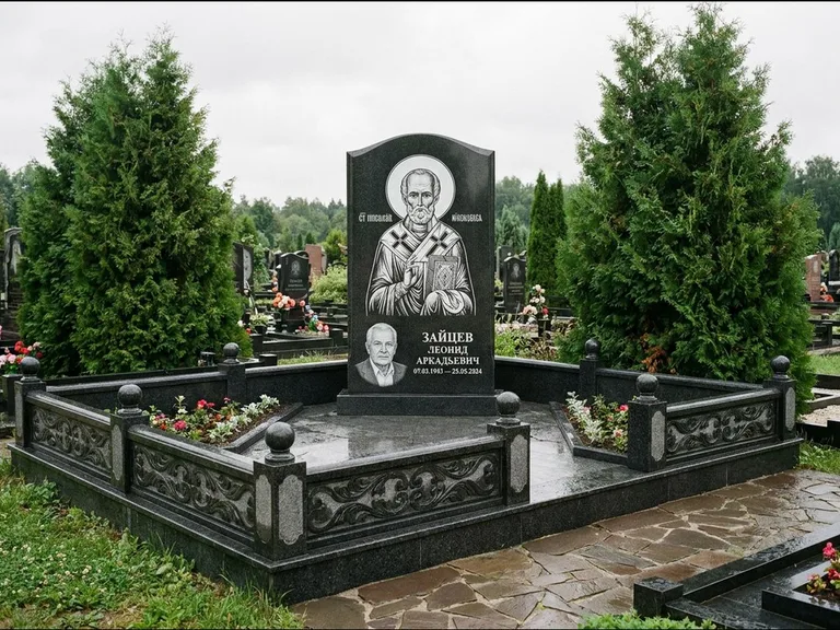 Памятник с гравировкой иконы: стела с гранитным столиком и скамьёй — Архангел Михаил на стеле, семейный участок с плиткой, работа «Верещагина» в Воронеже