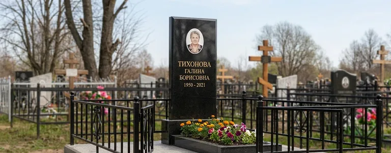 Памятник с оградой, Памятники мастерской «Мастер Каменев» на кладбищах Воронежа