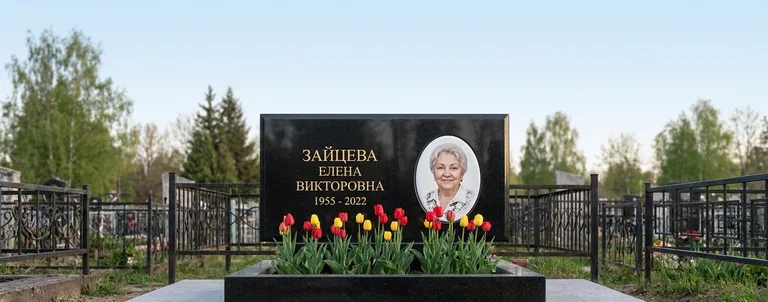 Памятник с художественной гравировкой, Памятники мастерской «Мастер Каменев» на кладбищах Воронежа