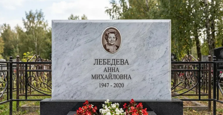 Памятник с цветником, Памятники мастерской «Мастер Каменев» на кладбищах Воронежа