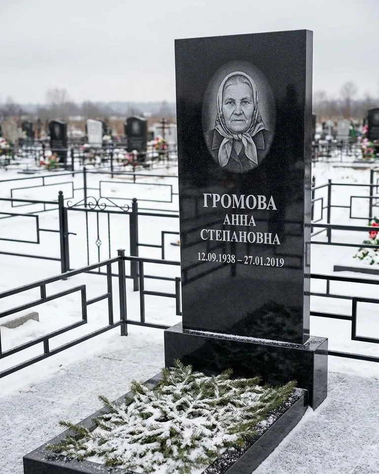 Простой вертикальный памятник под ключ зимой в Воронеже
