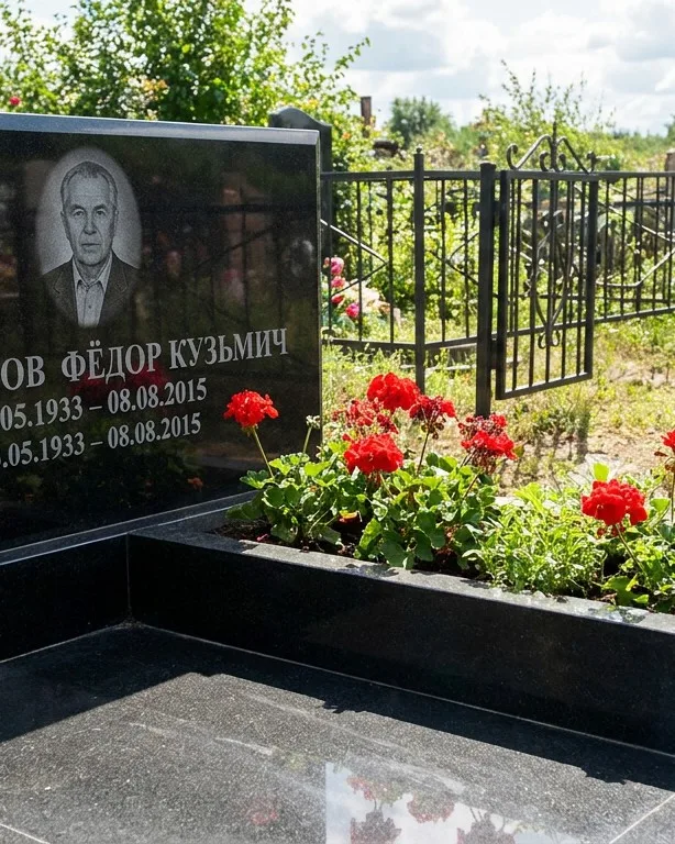 Двойной памятник под ключ с крестом в Воронеже