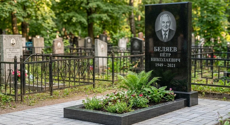 Памятник под ключ в Воронеже — гранитная стела с цветником и благоустройством, установлен под ключ