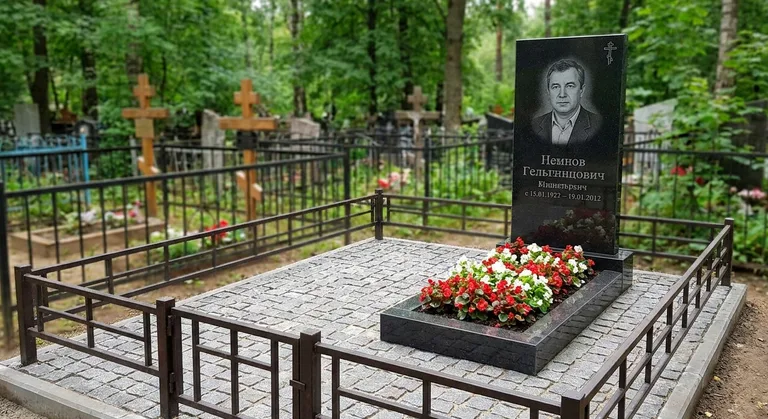Памятник под ключ с цветником и благоустройством в Воронеже