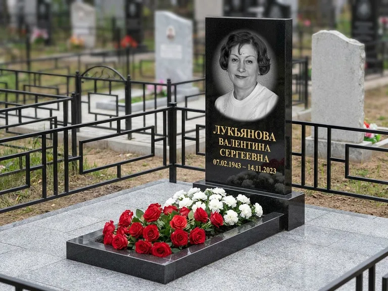 Портрет на памятнике в Воронеже — Ч/б портрет → гравировка на стандартном комплексе