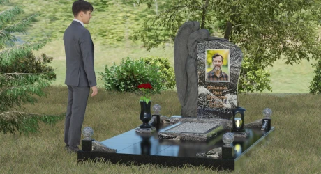 Памятник в виде статуи из гранита