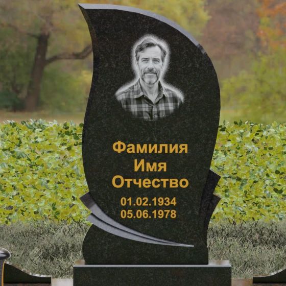 Гранитный вертикальный памятник в Оренбурге, гранит Габбро-диабаз