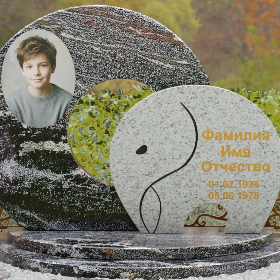 Комбинированный горизонтальный памятник в Барнауле, гранит амфиболит
