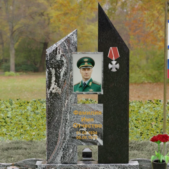 Вертикальный комбинированный памятник для одного в Ставрополе, гранит амфиболит