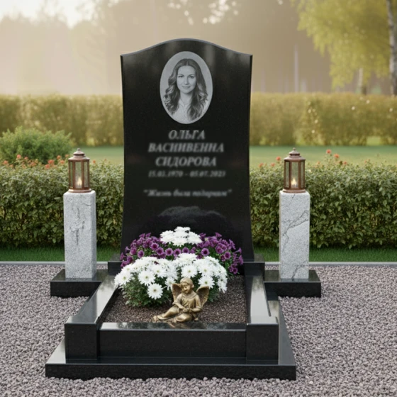 Мемориальный комплекс с арочной стелой, лампами и цветами, гранит Габбро-диабаз, в Якутске