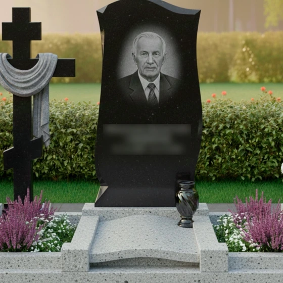 Православный Гранитный вертикальный памятник в Норильске, гранит Габбро-диабаз