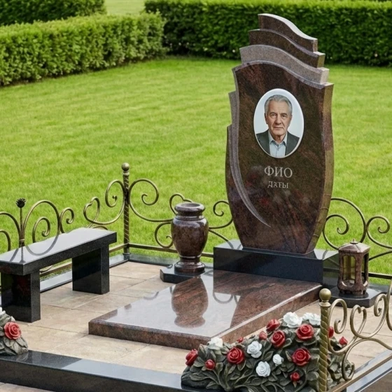 Гранитный мемориал с резными волнами и розами, гранит Дымовский