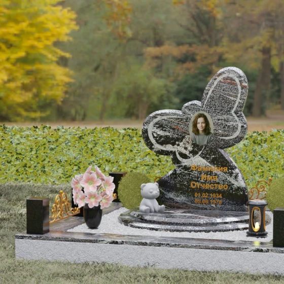 Вертикальный гранитный памятник в Ставрополе, гранит амфиболит