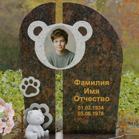 Вертикальный гранитный памятник с рельефом медвежонка, гранит Дымовский, в Якутске