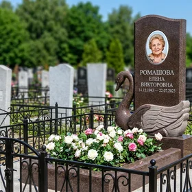 Памятник с лебедем из дымовского гранита с фотокерамикой